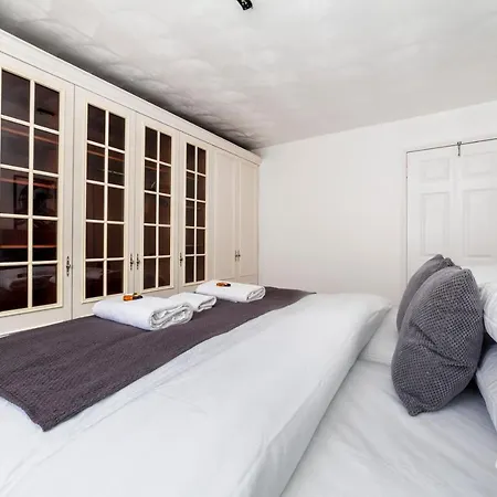 Stunning 3 Bed House With Private Garden, Woolwich Holiday home