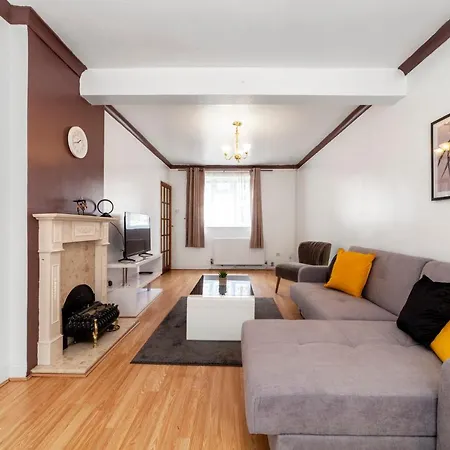 Holiday home Stunning 3 Bed House With Private Garden, Woolwich *