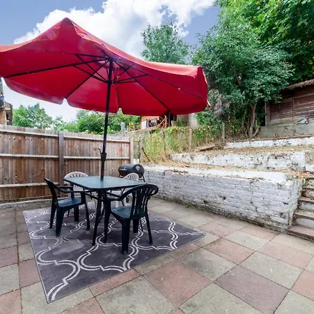 Stunning 3 Bed House With Private Garden, Woolwich