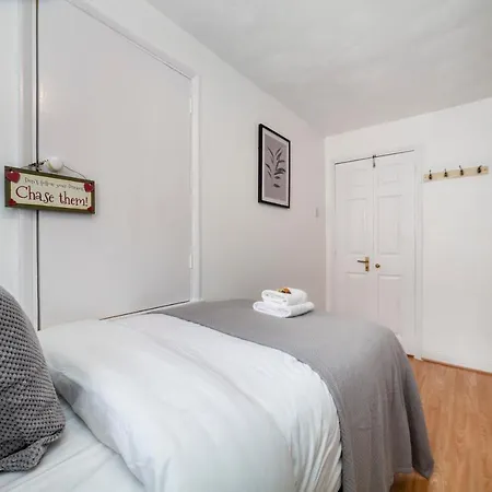 Stunning 3 Bed House With Private Garden, Woolwich * London