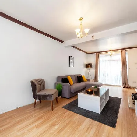 Holiday home Stunning 3 Bed House With Private Garden, Woolwich London