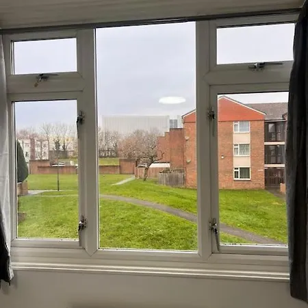 Stunning 2 Bedroom Duplex In The Heart Of *