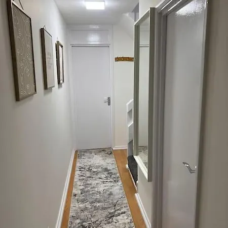 Stunning 2 Bedroom Duplex In The Heart Of * London