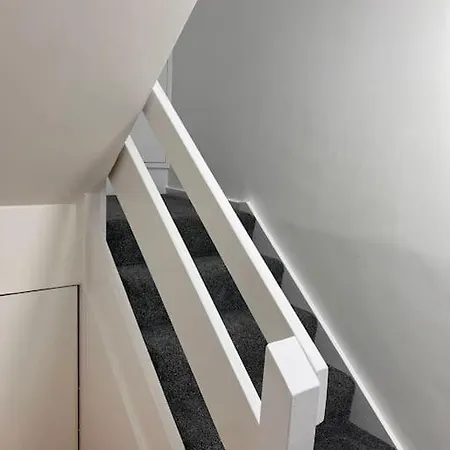 Stunning 2 Bedroom Duplex In The Heart Of