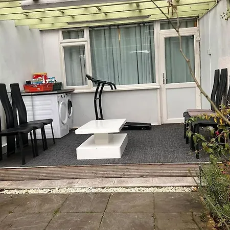 Stunning 2 Bedroom Duplex In The Heart Of Apartment *