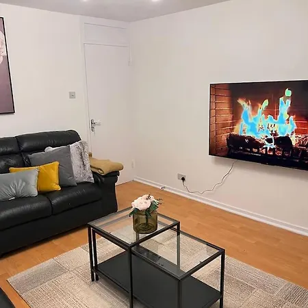Apartment Stunning 2 Bedroom Duplex In The Heart Of