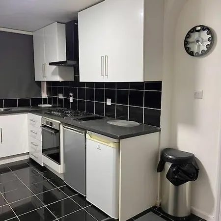 Stunning 2 Bedroom Duplex In The Heart Of * London