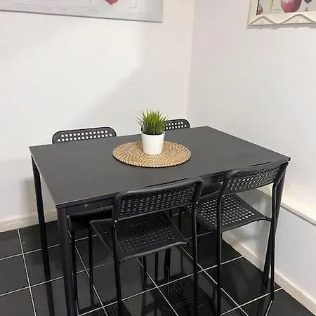 Apartment Stunning 2 Bedroom Duplex In The Heart Of