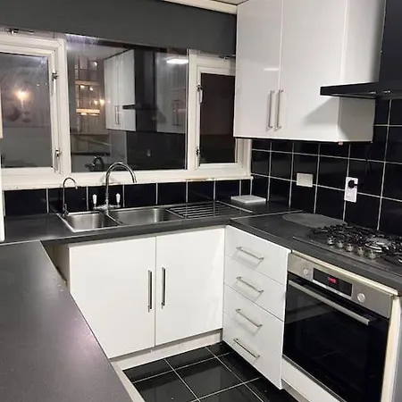 Stunning 2 Bedroom Duplex In The Heart Of Apartment London