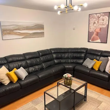 Stunning 2 Bedroom Duplex In The Heart Of Apartment London