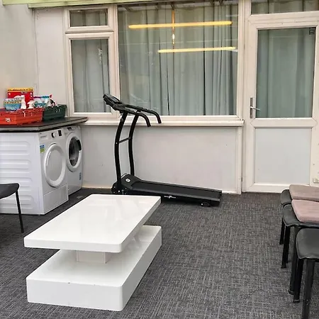 Stunning 2 Bedroom Duplex In The Heart Of Apartment *