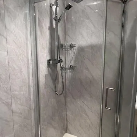 Stunning 2 Bedroom Duplex In The Heart Of *