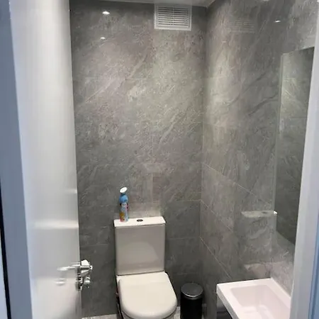 Stunning 2 Bedroom Duplex In The Heart Of * London