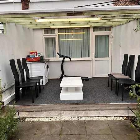 Apartment Stunning 2 Bedroom Duplex In The Heart Of
