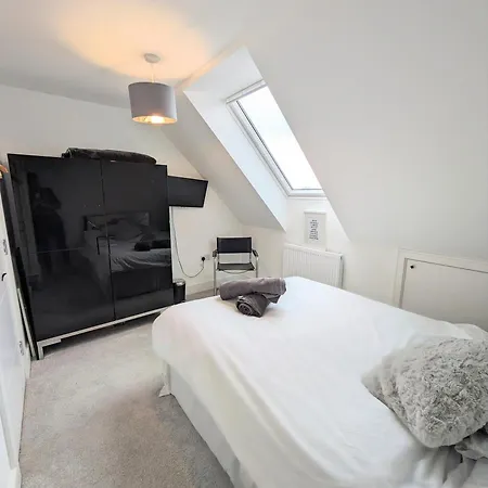The Penthouse Double Bedroom For Rent Shared Kitchen Parking *