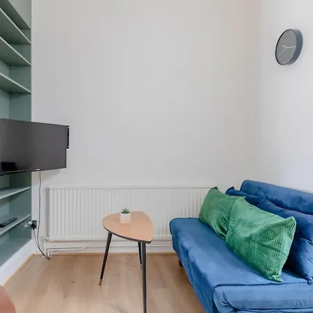 & Charmingly Curated 1bd Wifi Fulham *