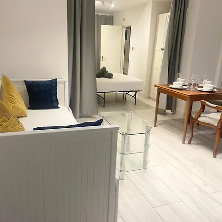Appartement Large Studio With Extra Sofa Bed And Private Bath Plus Kitchen Canary Wharf 1 *