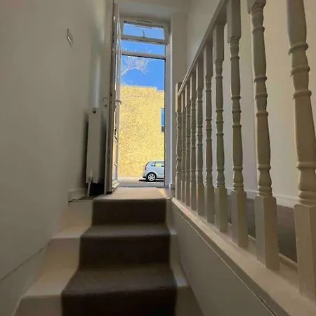 Stunning 3br Maisonette In Brixton Appartement Londen