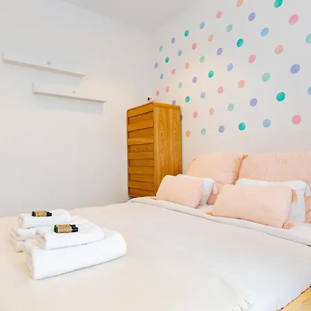 Sensational 2br Wviews & Balcony In Wandsworth *