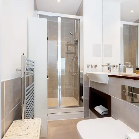 Apartment Sensational 2br Wviews & Balcony In Wandsworth London