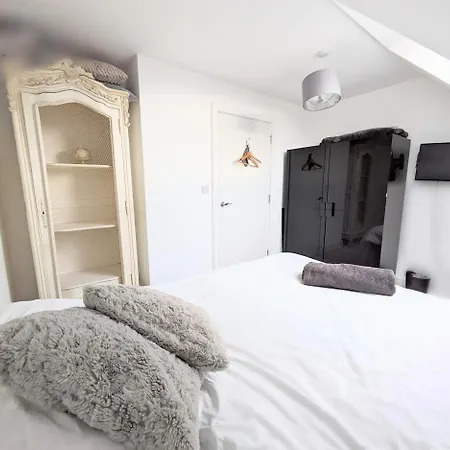 The Penthouse Double Bedroom For Rent Shared Kitchen Parking