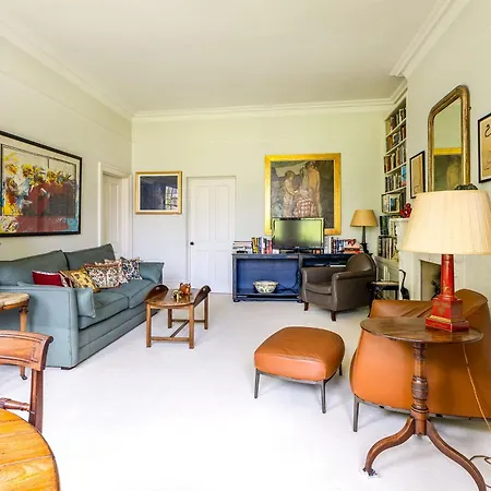 Beautiful And Spacious Kensington Flat * London
