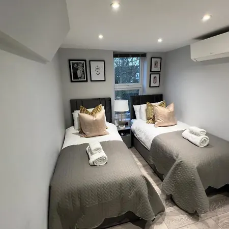 Aisiki Apartments: Pet-friendly With Air Con & Free Wifi * Finchley