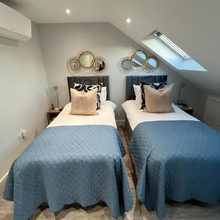 Aisiki Apartments: Pet-friendly With Air Con & Free Wifi Apartment