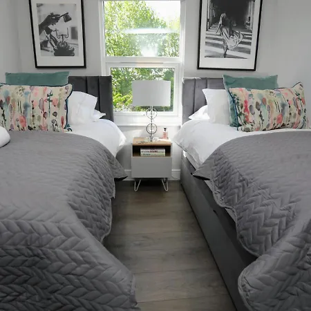 Aisiki Apartments: Pet-friendly With Air Con & Free Wifi Apartment *