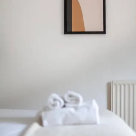 Stylish 3-bed Near Camden Town & King's Cross * London