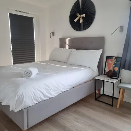 Stunning Double Bedroom With En-suite In Shared Apartment- Se20 Border Homestay *