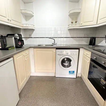 Spacious Quiet Stylish Entire Flat 公寓