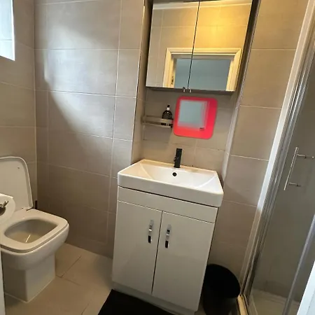 Large Studio With Extra Sofa Bed And Private Bath Plus Kitchen Canary Wharf 1 Appartement *