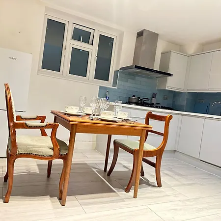 Large Studio With Extra Sofa Bed And Private Bath Plus Kitchen Canary Wharf 1 *