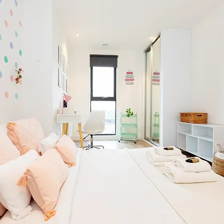 Apartment Sensational 2br Wviews & Balcony In Wandsworth