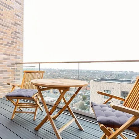 Sensational 2br Wviews & Balcony In Wandsworth