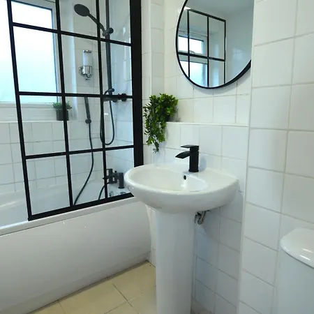 3 Bed House In - Great For Longer Apartamento *