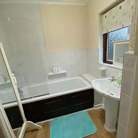 Holiday home Barking House Sleeps 11 - Parking - Train Tube - Airport London