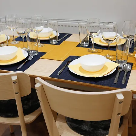 New Luxury In Location Next To Shops, Cafes, Bars & Metro * Londres