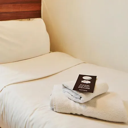 Huttons Hotel, Victoria מלון לונדון