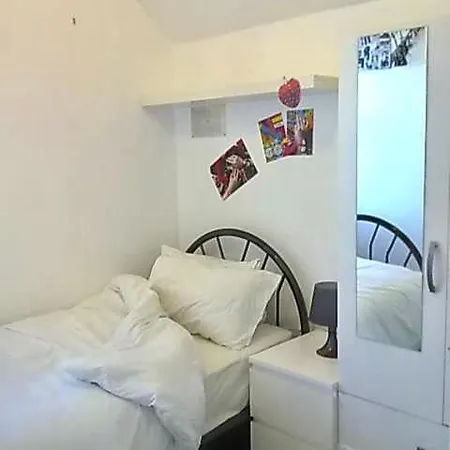 Idyllic In Jubilee Park Holiday home *