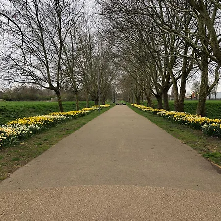 Holiday home Idyllic In Jubilee Park London