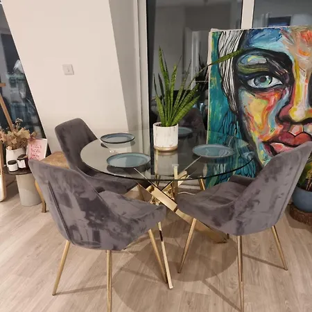Homestay Stunning Double Bedroom With En-suite In Shared Apartment- Se20 Border
