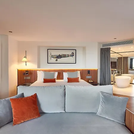 The Level At Melia White House Hotel