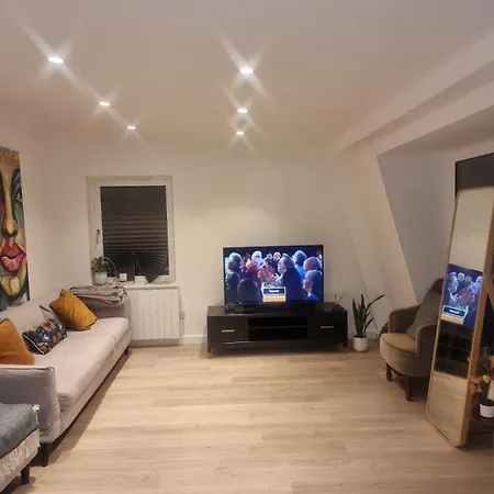 Stunning Double Bedroom With En-suite In Shared Apartment- Se20 Border
