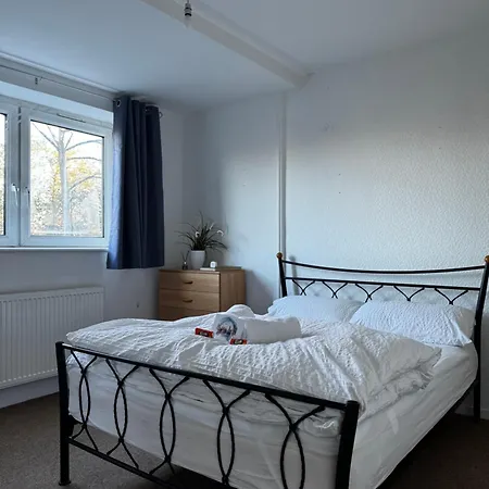 Double In Tooting Bec * London