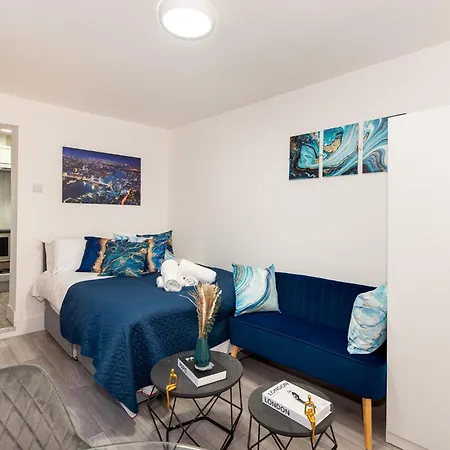 Cozy Ground-floor Studio, Excellent Access ロンドン