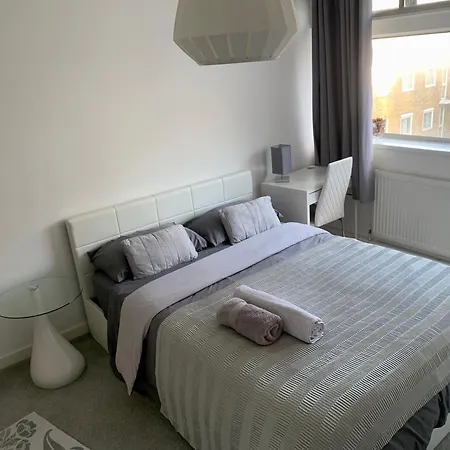 Homestay New- Prime Location-spacious Cozy Next To Hyde Park *