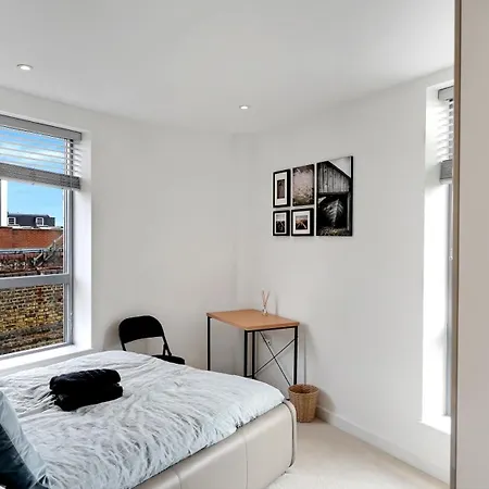 Apartmán Modern And Spacious Penthouse In Putney With Free Parking