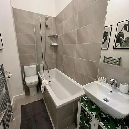 Spacious Modern 1-bed Near Victoria Park & Stadium Apartamento
